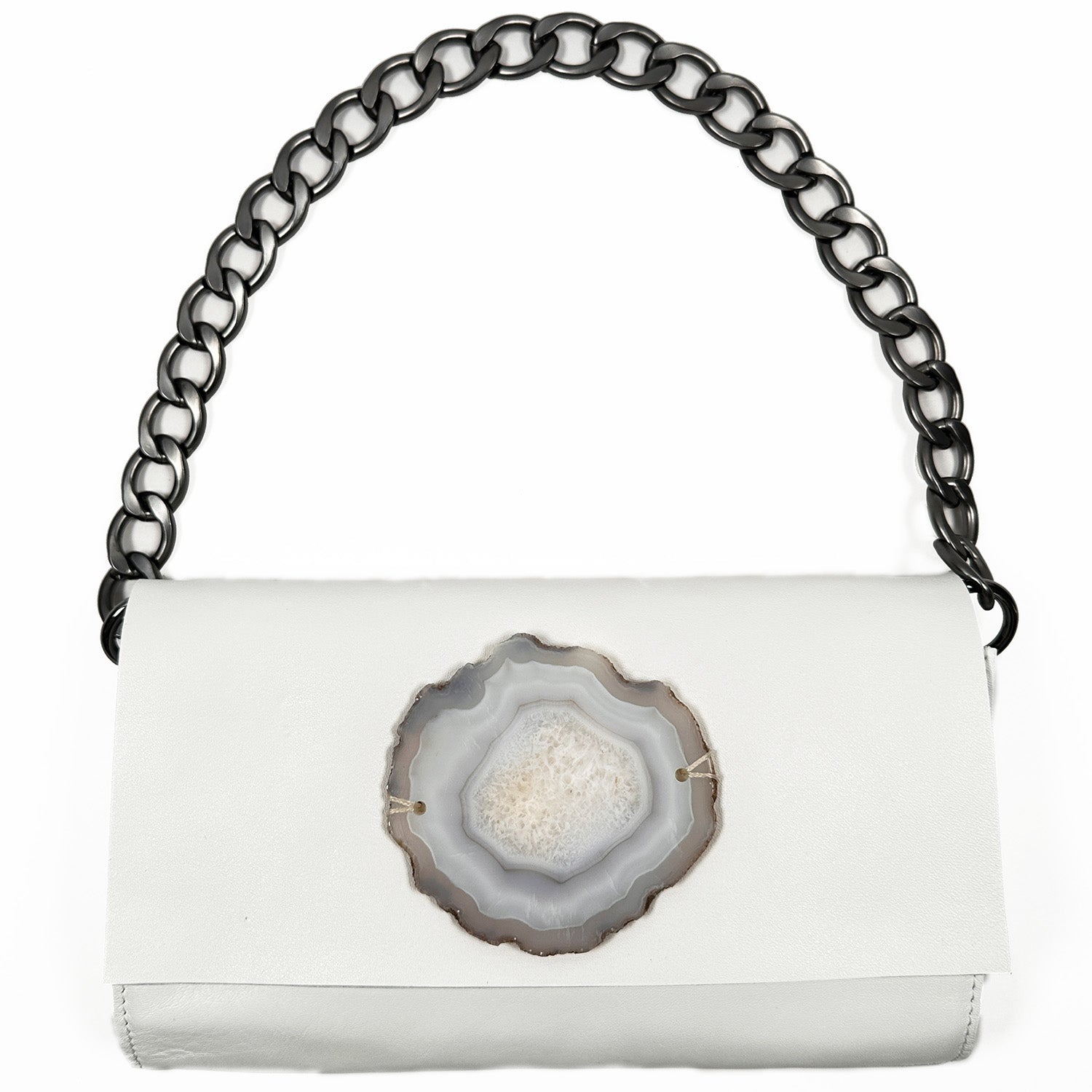 Introducing the sophisticated BAGUETTE - WHITE clutch by evokewomen, crafted from luxurious Italian leather. It showcases a chic black chain strap and is adorned with a magnificent agate slice decoration on the front.