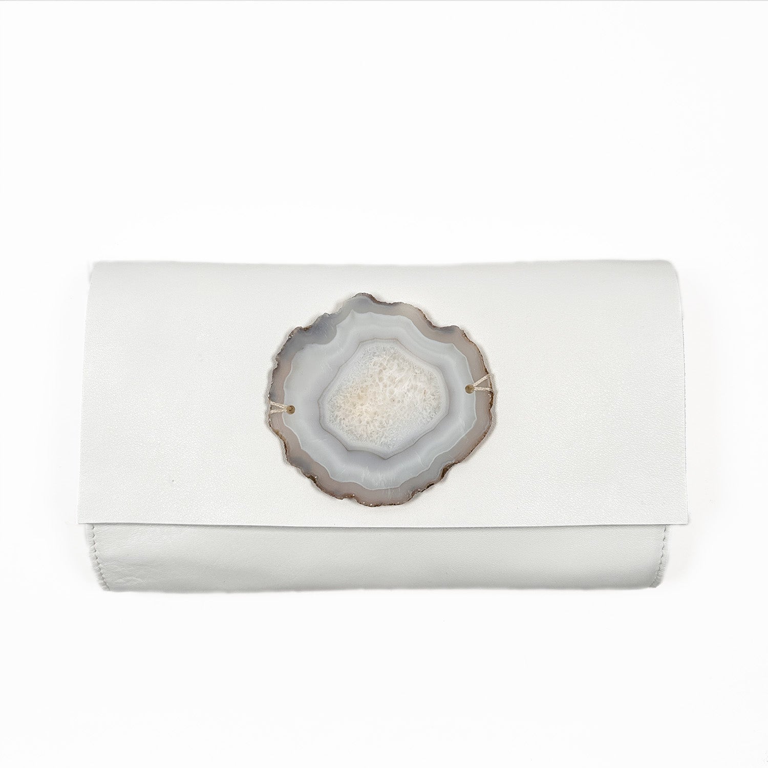 Introducing the BAGUETTE - WHITE by evokewomen, a chic white clutch purse made from luxurious Italian leather and adorned with a striking agate slice accent on the front.