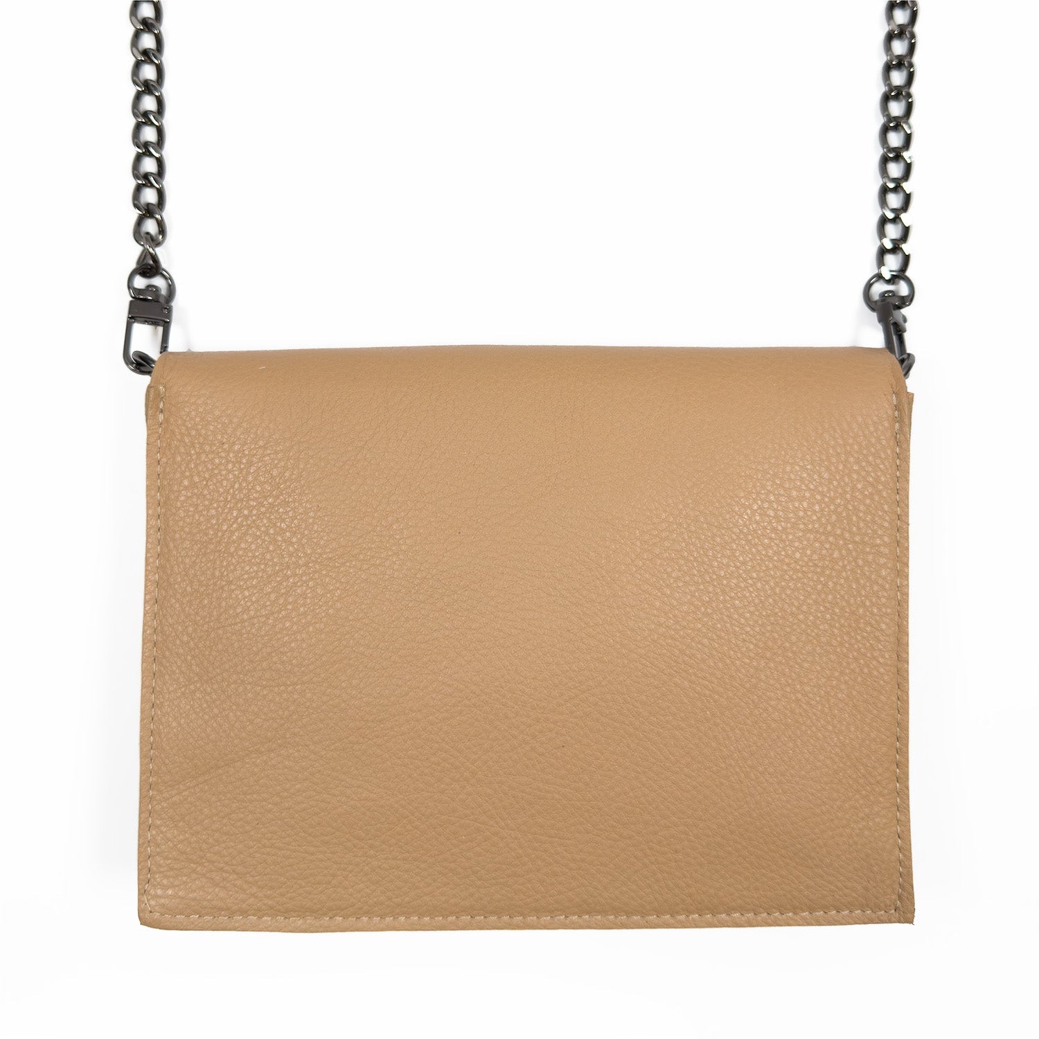 The BAHAMA - CAMEL bag by evokewomen is crafted from luxurious Italian leather, featuring a textured surface and a distinctive knotted strap, making it the perfect versatile accessory for any occasion.