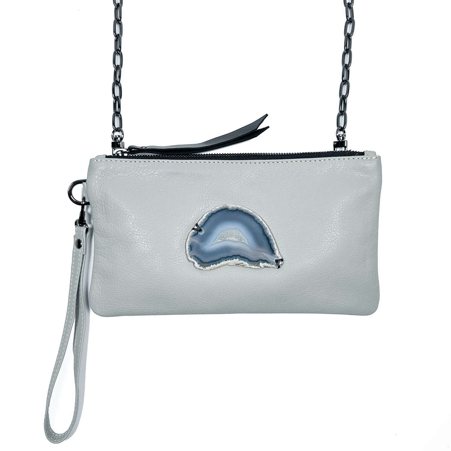 Introducing the VICTORIA - light smoke by evokewomen: a chic white leather crossbody bag with both a chain strap and wrist strap, adorned with a stunning geode stone detail on the front.