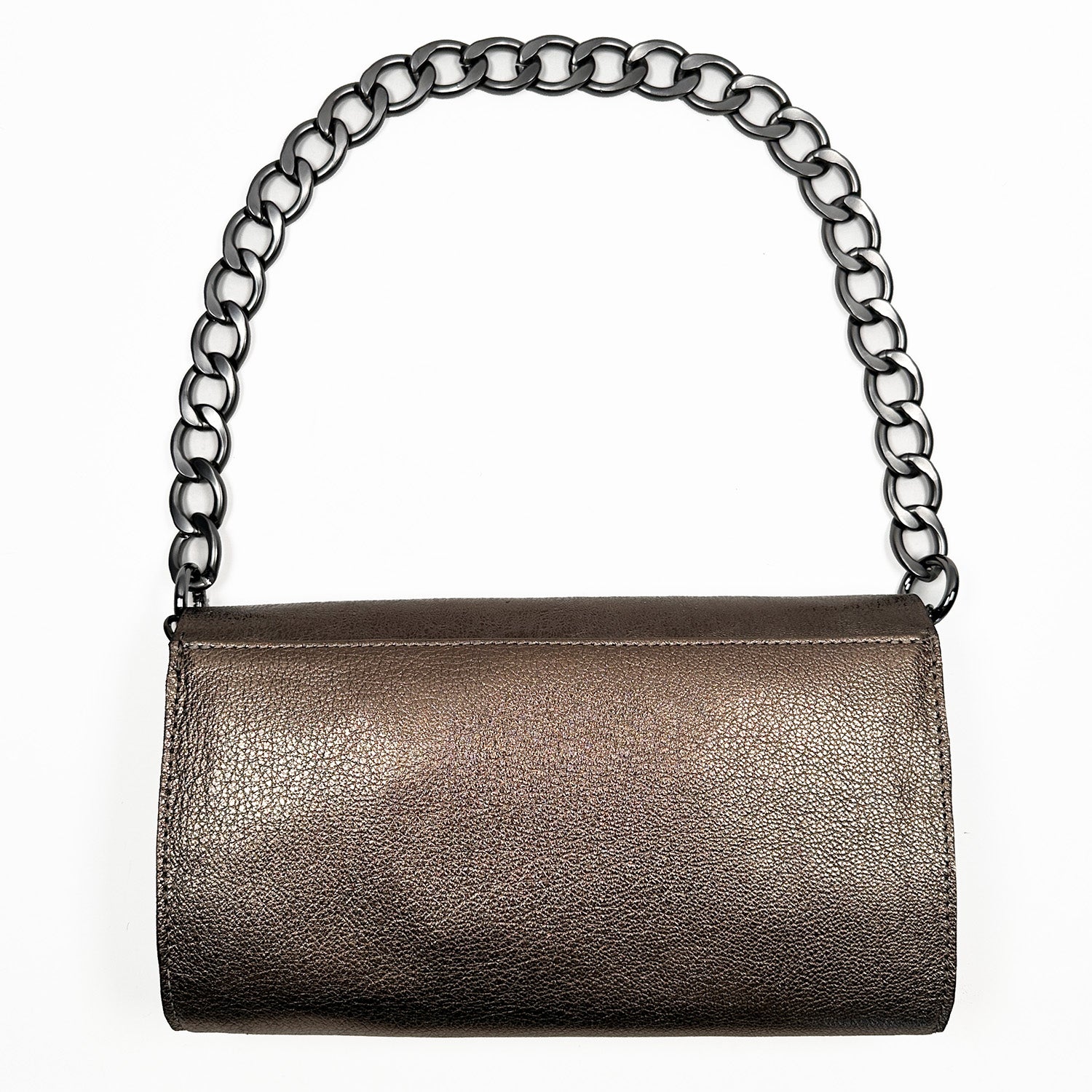 The BAGUETTE – textured bronze by evokewomen is an Italian leather handbag featuring a large gunmetal chain strap, elegantly displayed against a white background.