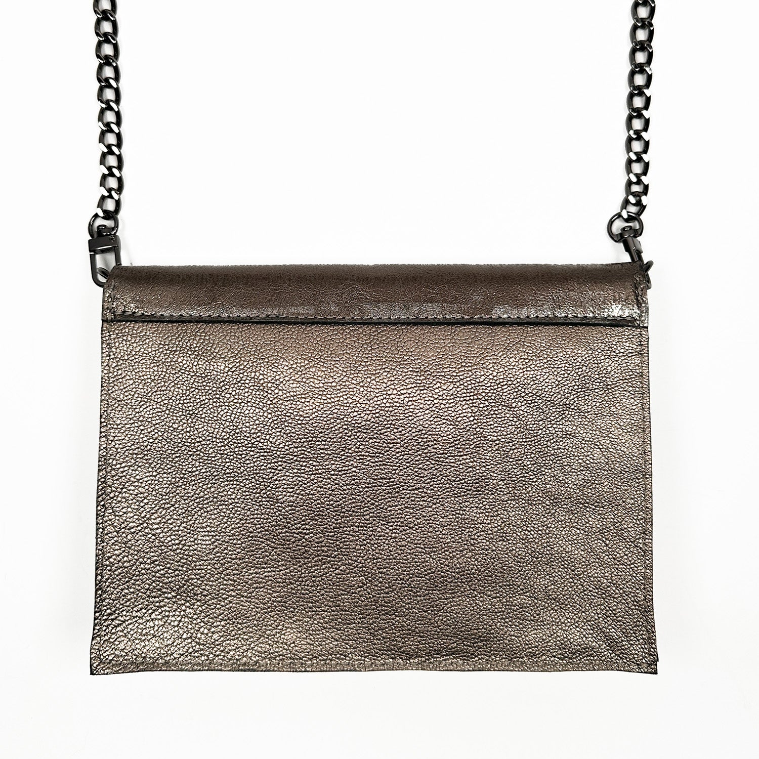 The BAHAMA – BRONZE by evokewomen is an Italian leather handbag featuring a gunmetal chain strap, elegantly displayed against a white background.